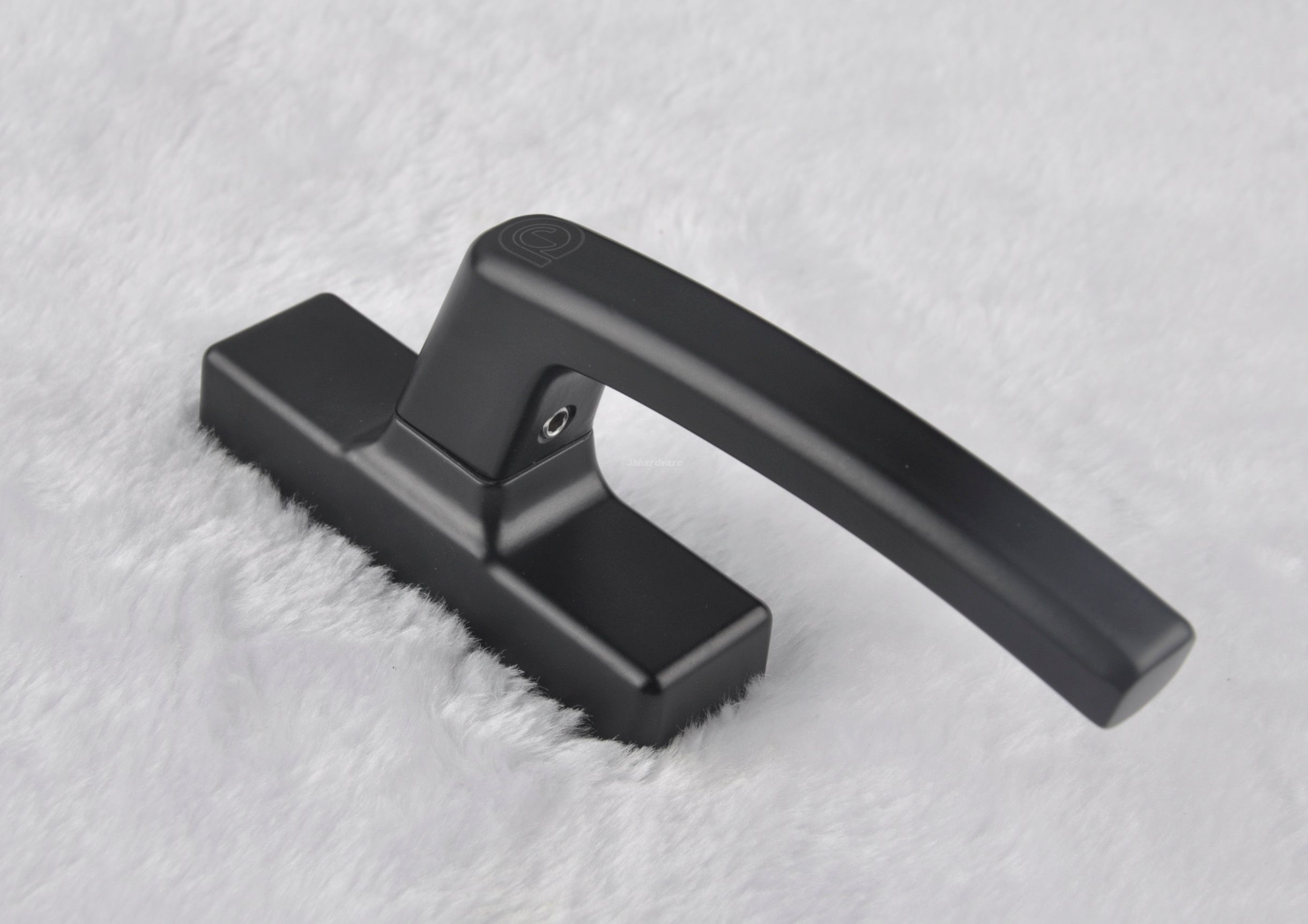 มือจับหน้าต่างสีดำ