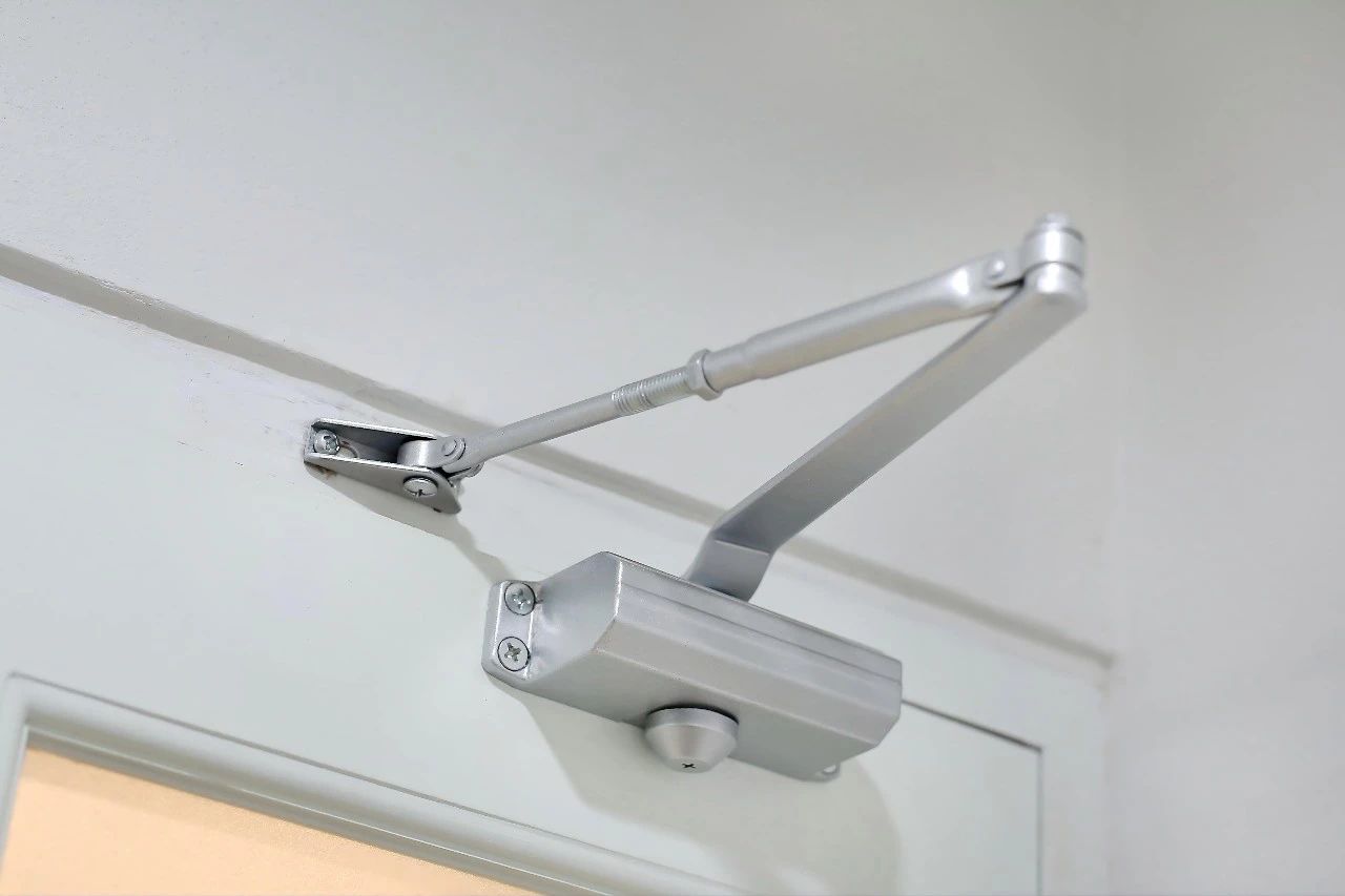 ใกล้ประตูมากขึ้น