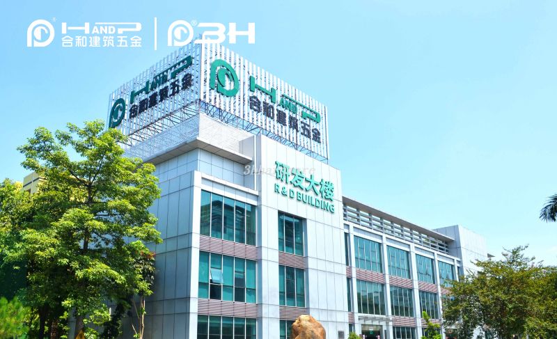 ผู้จำหน่ายฮาร์ดแวร์ 3 ชม