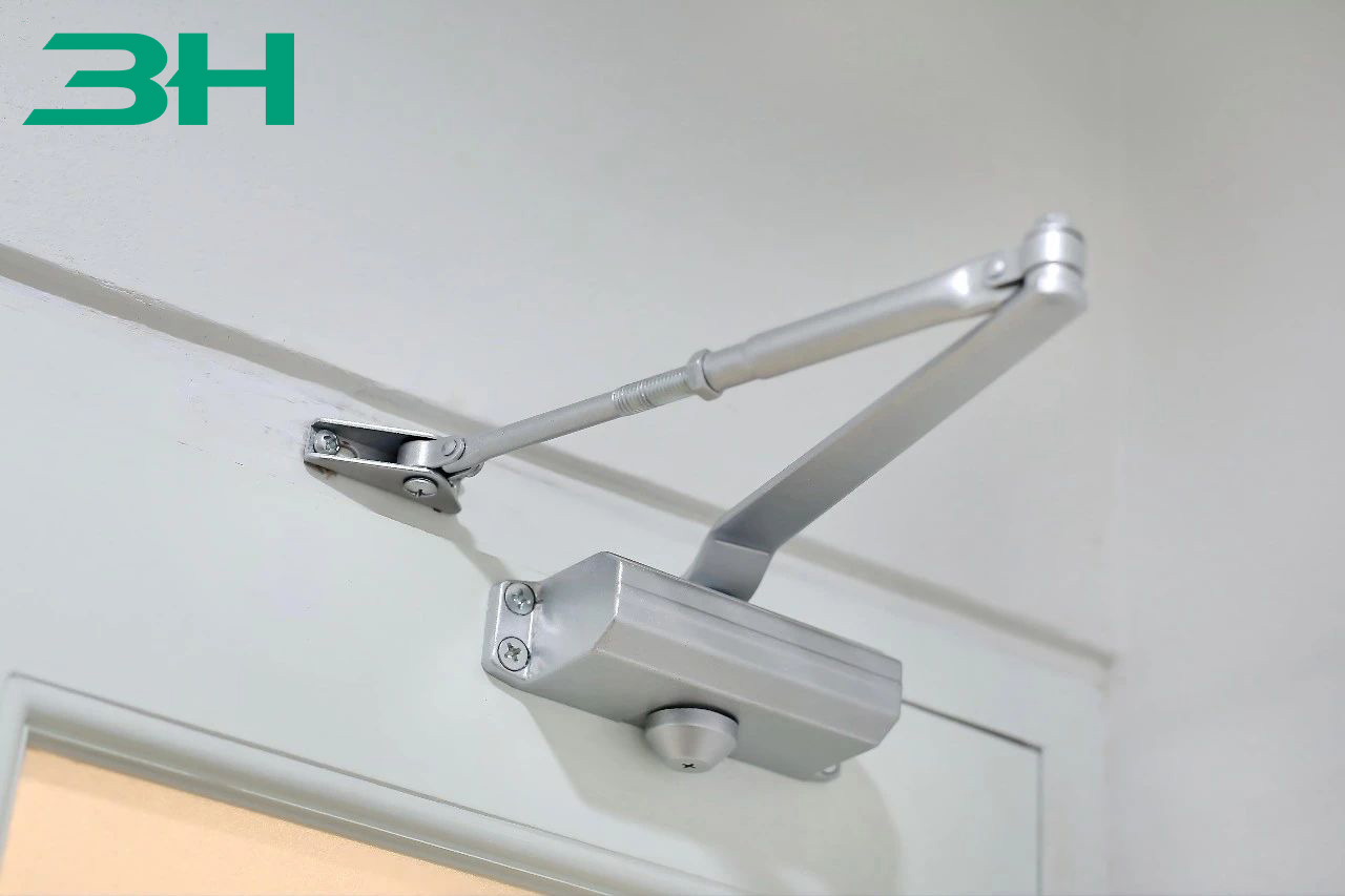 ใกล้ประตูมากขึ้น