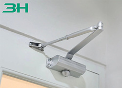 ข้อกำหนดมาตรฐานสำหรับส่วนประกอบฮาร์ดแวร์ของประตูกันไฟทางวิศวกรรมมีอะไรบ้าง